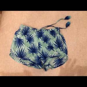 Vineyard Vines shorts  size S